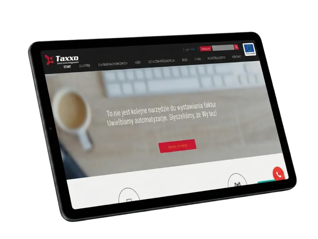 Czarny tablet ustawiony pod kątem, wyświetlający stronę główną platformy księgowej Taxxo z hasłem promocyjnym o automatyzacji i czerwonym przyciskiem "Dowiedz się więcej"